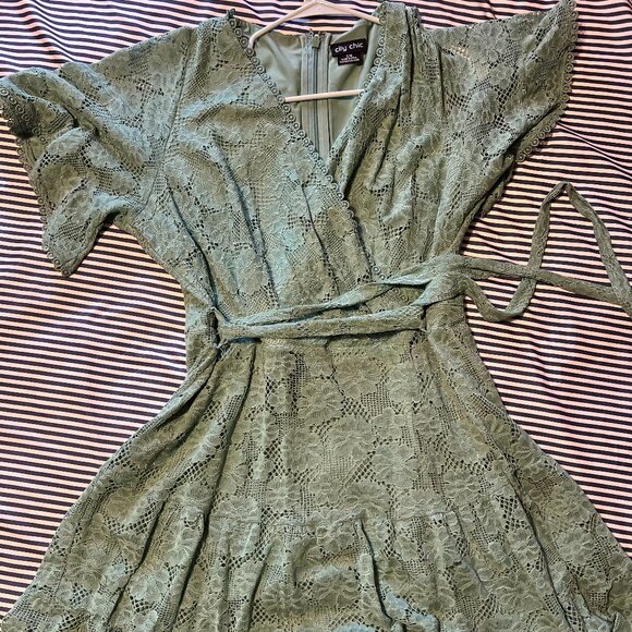 City Chic Light sage green dress size Small/16 - Picture 1 of 4